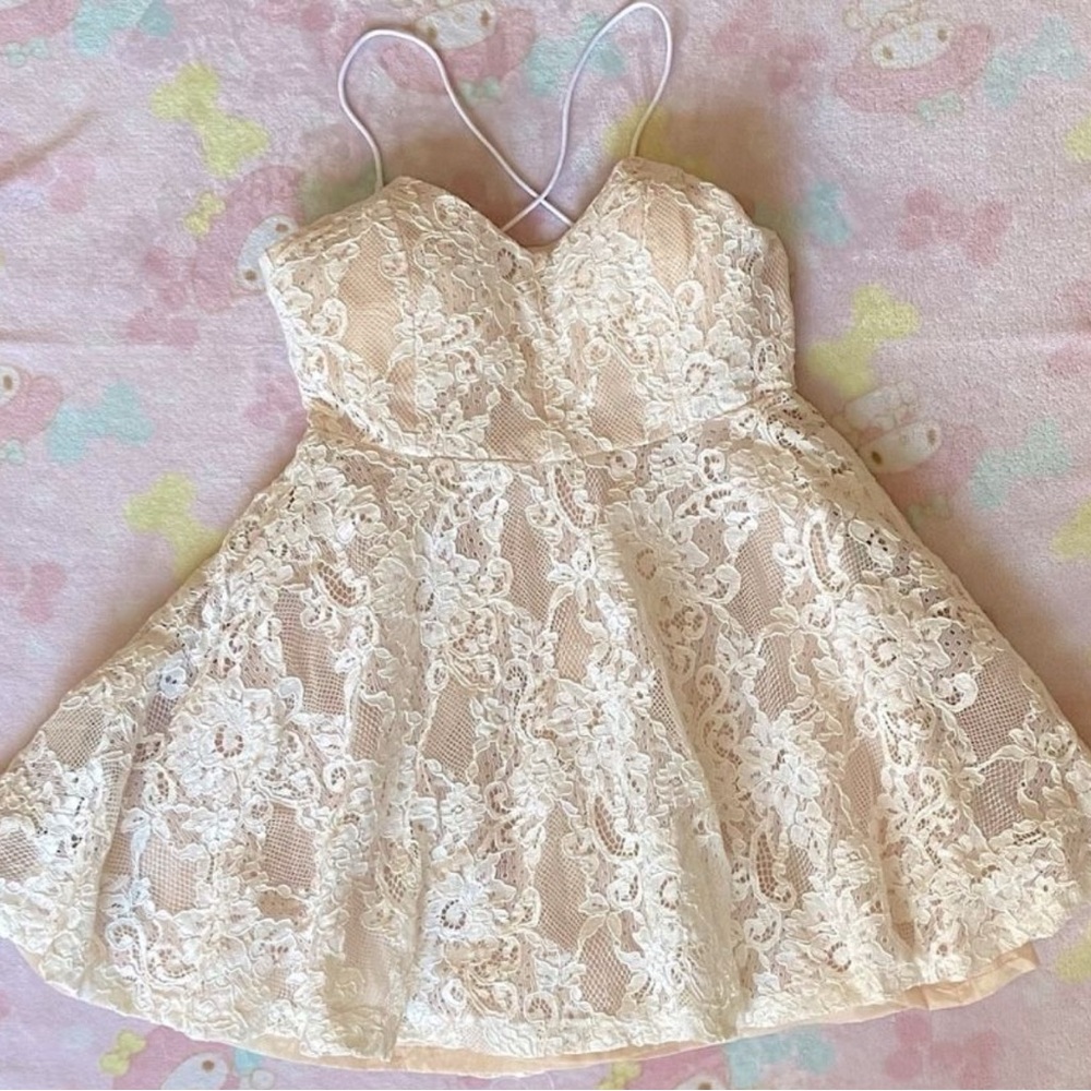 Elegant Cream Lace Dress